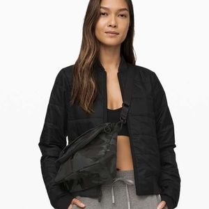 lululemon all night festival bolsa camo